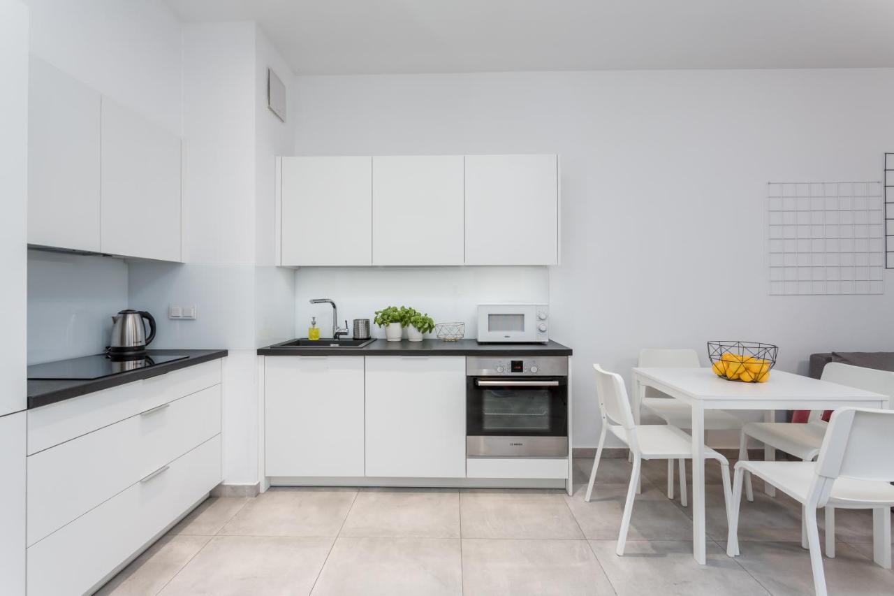 Chill Apartments Kolejowa Варшава Екстериор снимка